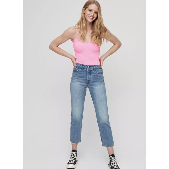 Levis Wedgie Raw Hem Medium Wash Size 25 EUC - Picture 1 of 6